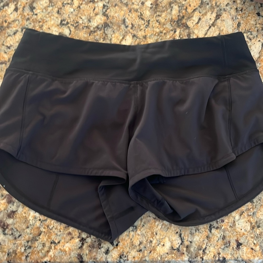 Lululemon size 4 speed ups